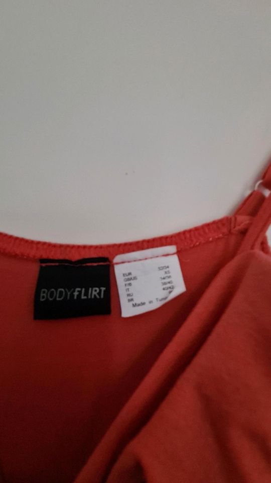 Koralfarbenes Kleid für besonderen Anlass- Gr 36/ Bodyflirt in Bielefeld