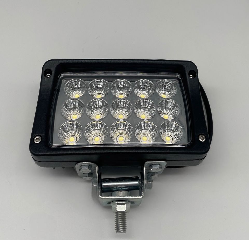 2x 45W LED Arbeitsscheinwerfer Scheinwerfer PKW/LKW/SUV/Traktor in Soltau