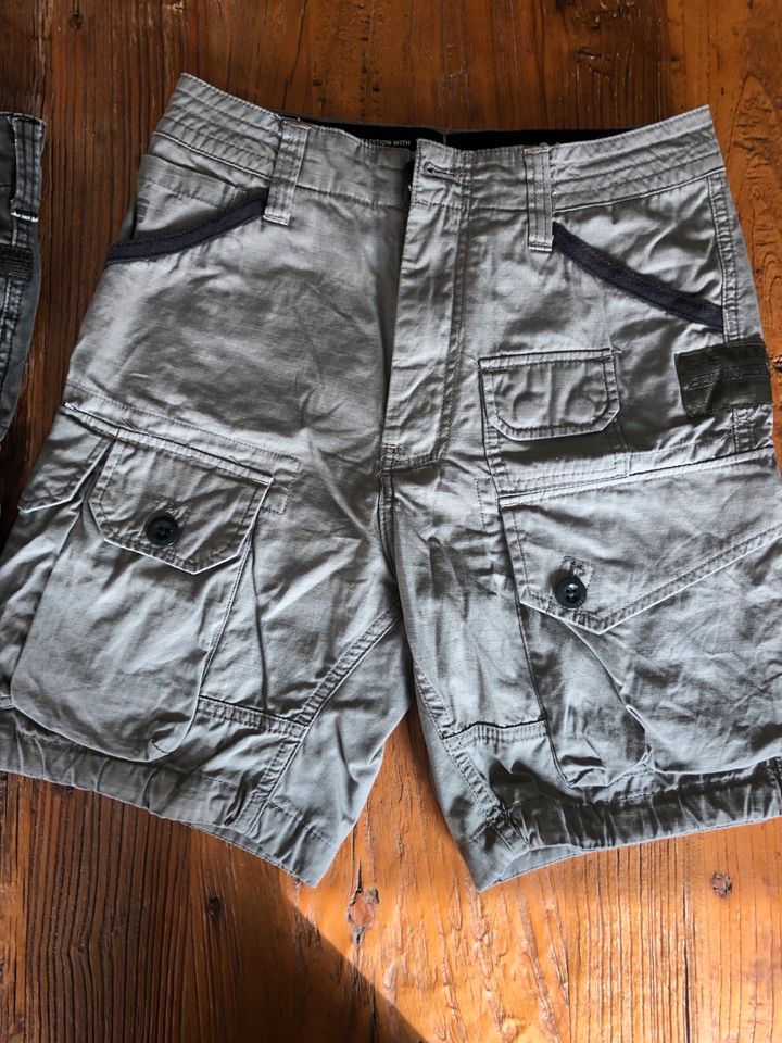 2x G-Star Herren kurze Hose Gr 24 (XS) in Lorch