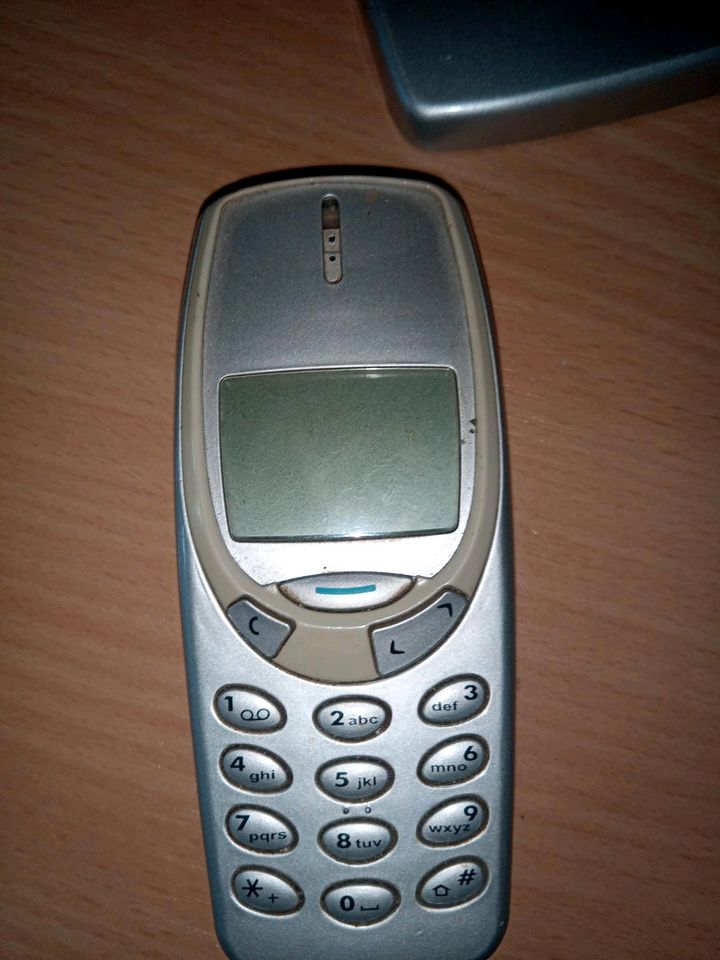 Nokia 3330 und RM 189 Handy Retro in Barsinghausen