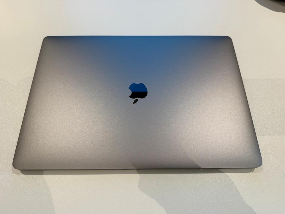 NEU! Apple MacBook Pro 2019 16" Intel i9 2.3 GHz, 16 GB RAM, 1TB in Dürnau