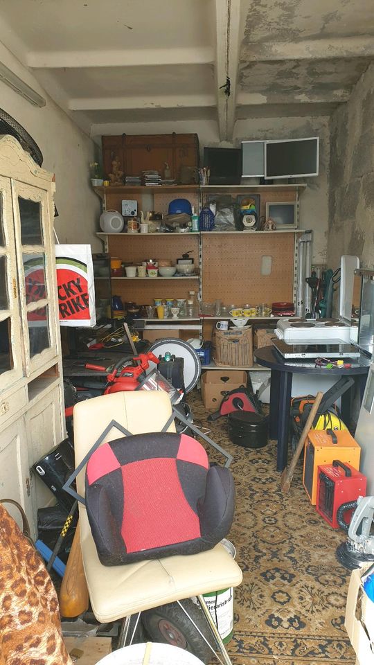 Garage voller Werkzeug Technik und Trödel in Schorfheide