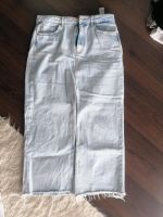 Jeansrock lang Stradivarius mit Vorderschlitz Gr. 40 hellblau Hessen - Babenhausen Vorschau