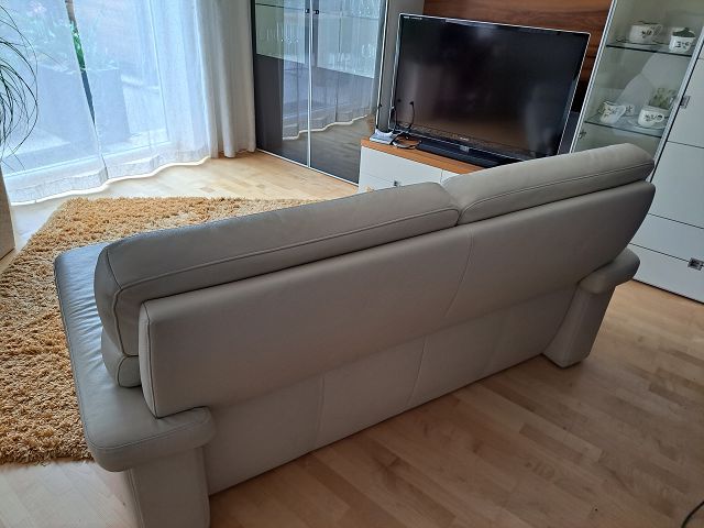 weiße Couchgarnitur in echtem Leder in Oberasbach