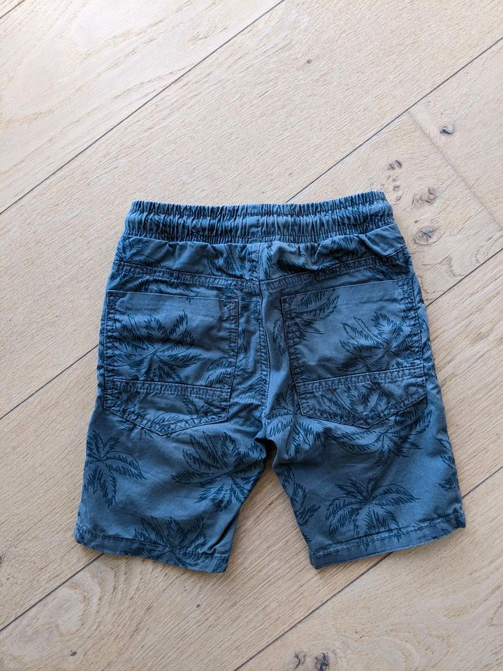 Shorts/ kurze Hose für Jungen in Gr. 104 in Neukirchen-Vluyn