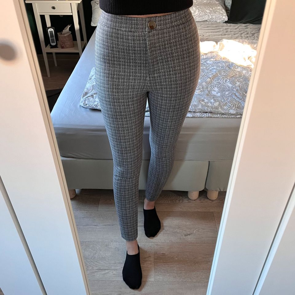 Leggings grau/kariert von Zara in Bad Emstal