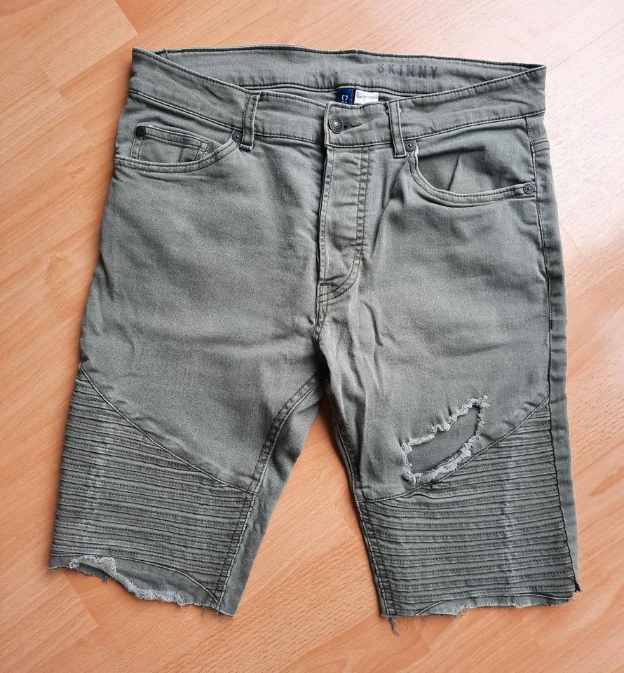 Shorts  Jeans kurz  khaki Gr. 31 " Top- Zustand " in Schwegenheim