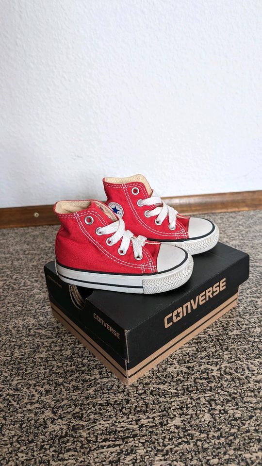 Rote Converse Chucks Größe 20 in Ottersweier