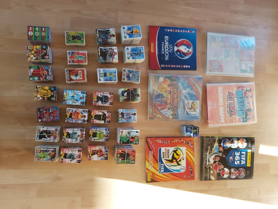 Panini Topps Karten Sticker Alben Mappen in Megesheim