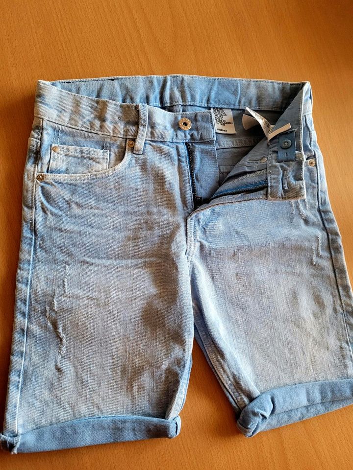 Jeans - Shorts hellblau Gr. 146 in Hillerse