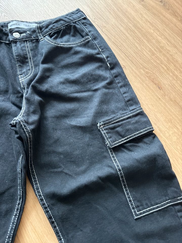 BERSHKA Cargohose 36 schwarz in Ayl Saar