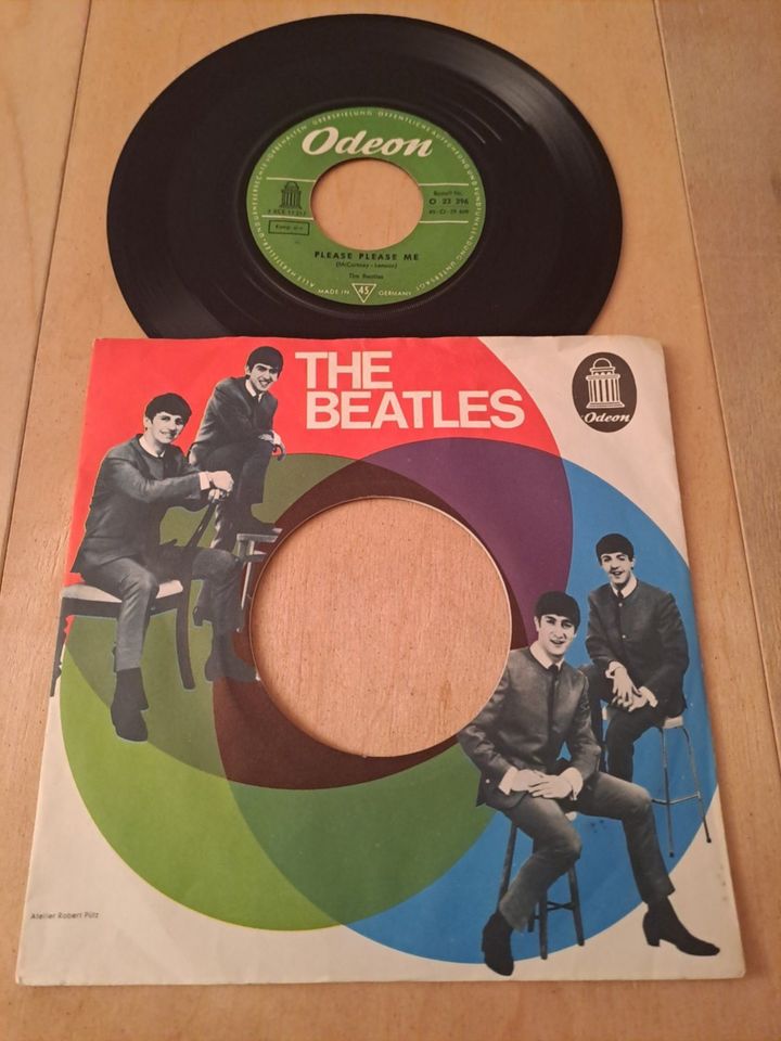 Beatles Vinyl Single Please Please Me/Love Me Do in Passau