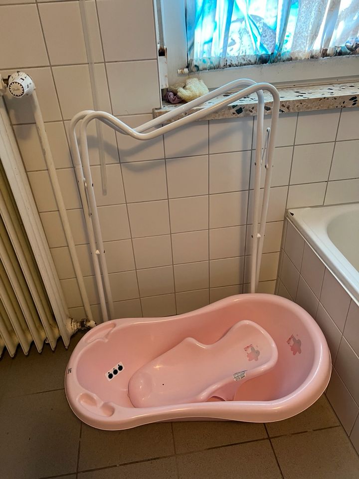 Schöne Babywanne Badewanne rosa in Mölln