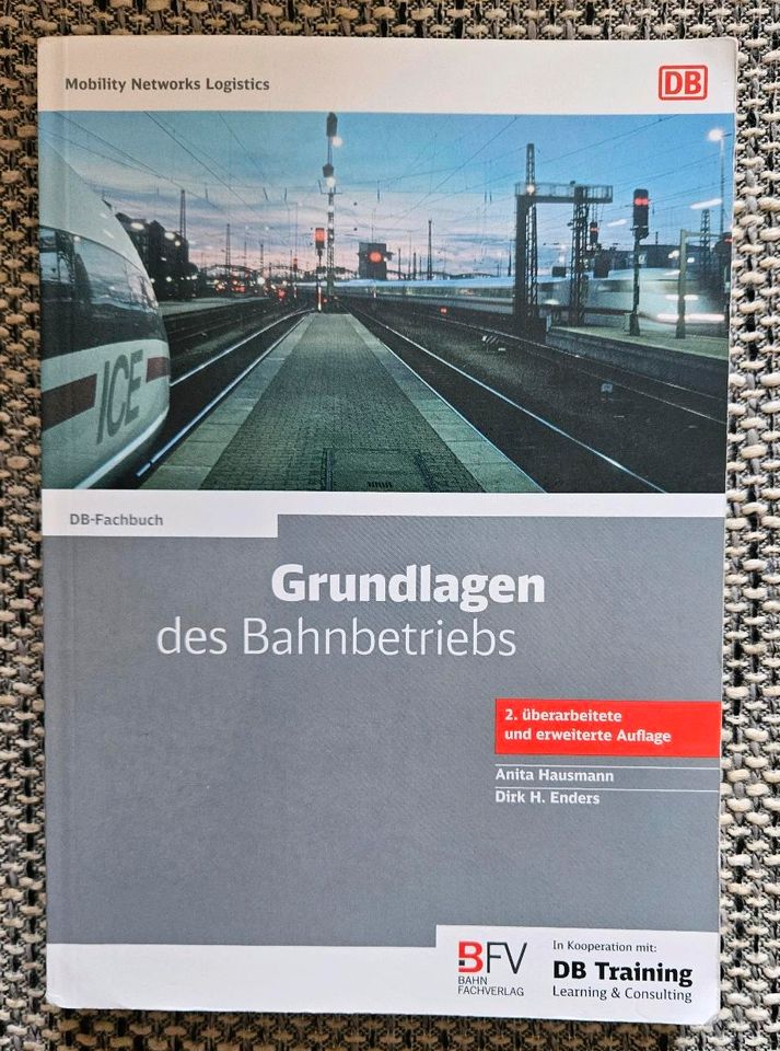 Grundlagen des Bahnbetriebs (ISBN 978-3- 9808002-4-2) in Uelzen