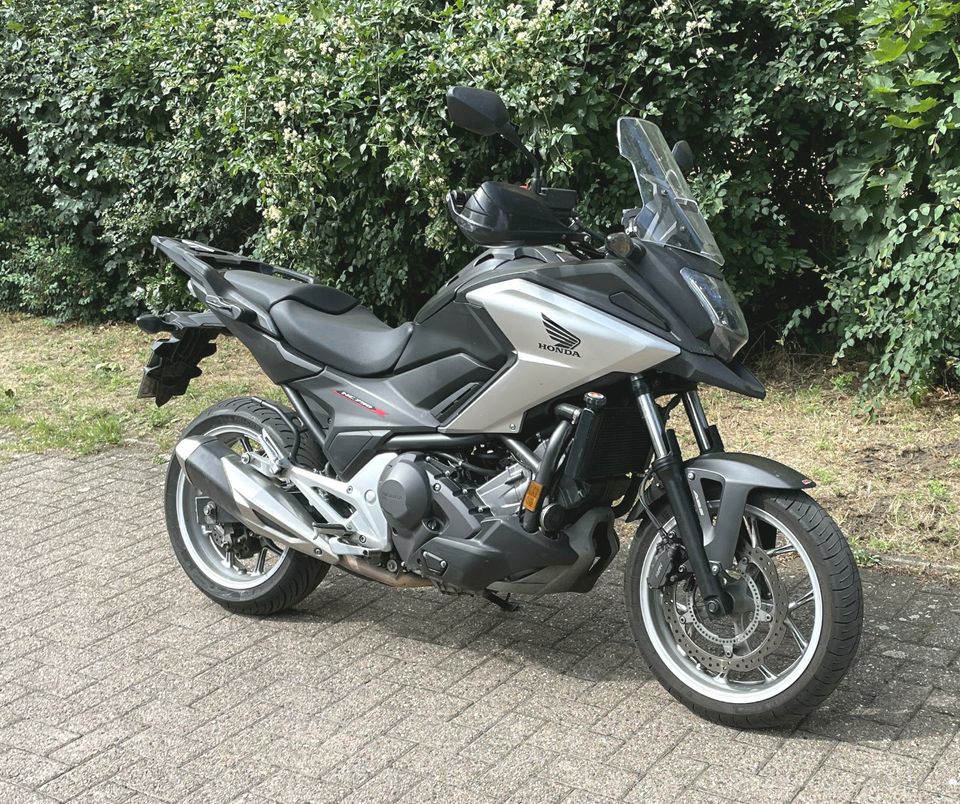 Honda NC 750X RC90 DCT BJ 2016 Euro 4 in Hannover