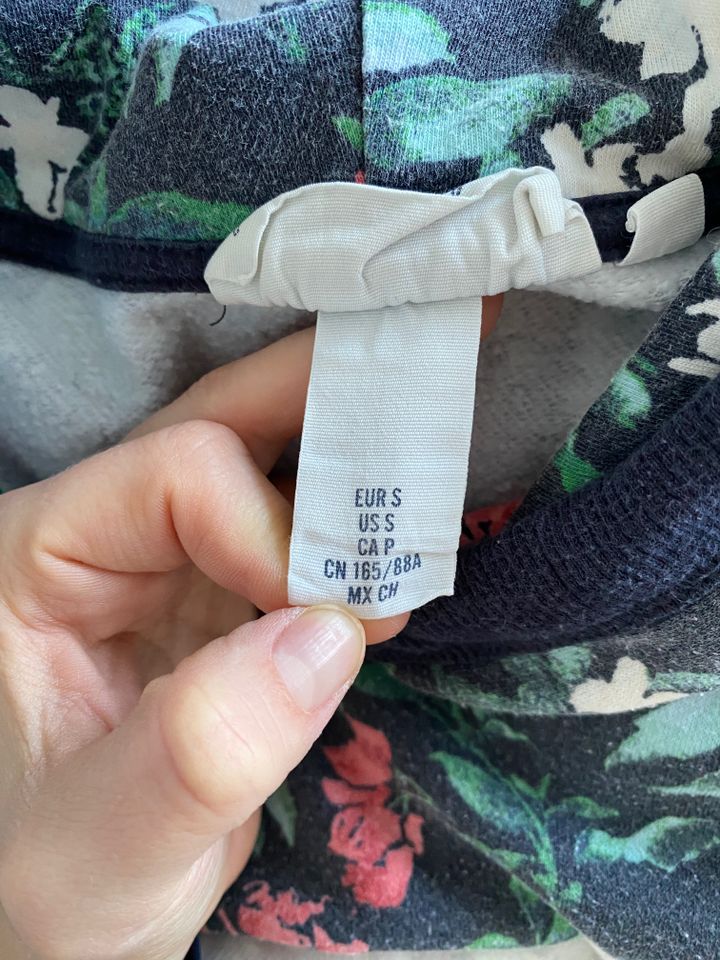 H&M Hoodie Kapuzenpullover grün gemustert Größe S in Blankenburg (Harz)