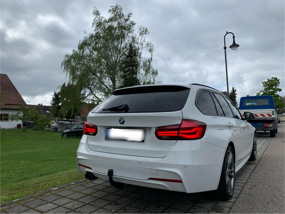 BMW 320 i Touring M Paket Panorama AHK 8 fach bereift in Karlshuld