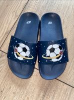 H&M Badeschlappen Badeschuhe blau Fußball in 28-29 Nordrhein-Westfalen - Nordwalde Vorschau