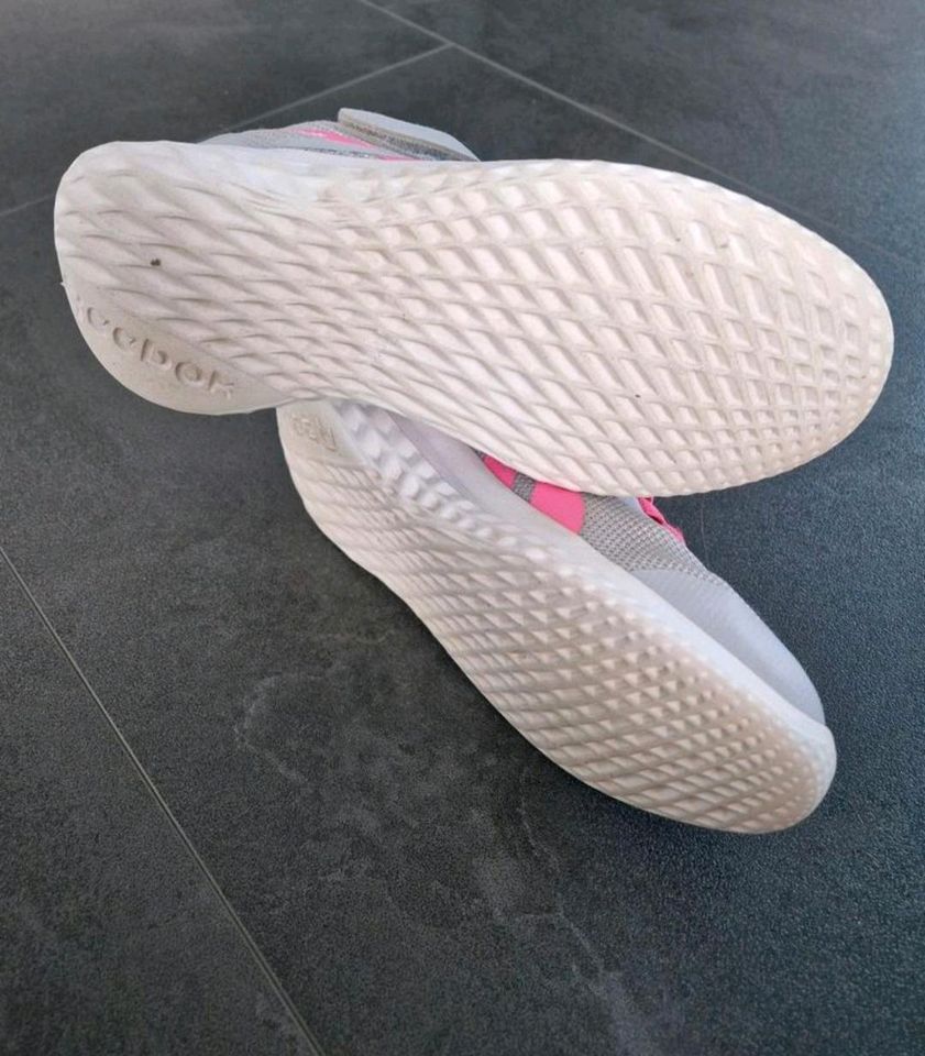 Mädchen Sport Schuhe Gr.33 von Reebok top Zustand Sneaker in Mayen
