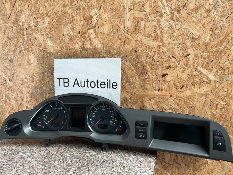 Audi A6 4F Benzin Tacho Kombiinstrument Display 4F0920931 in Bottrop