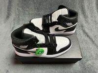 Nike Air Jordan 1 Mid SE Panda Elefant Größe 41 Hessen - Obertshausen Vorschau