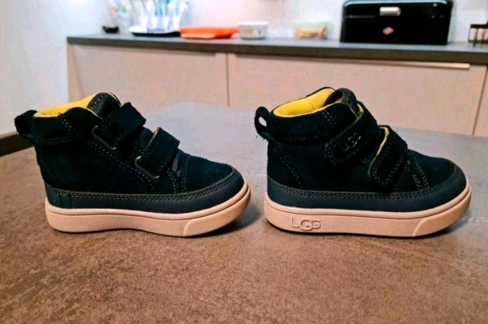 UGG Rennon II Weather Sneaker Schuhe Kinder Jungen Gr. 22 in Neuwied