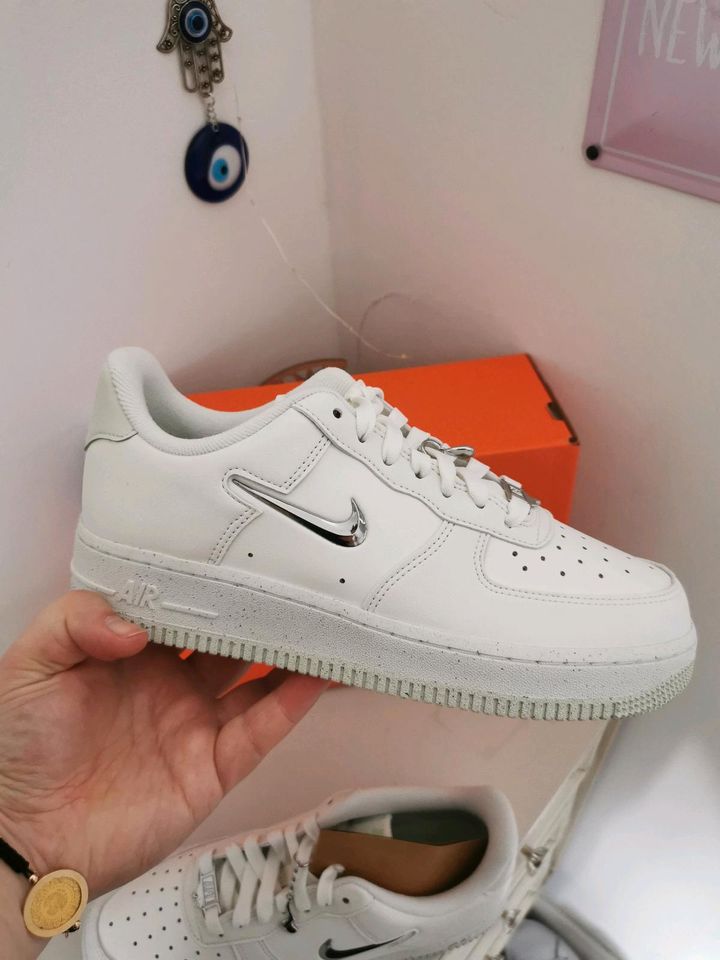 Nike Air Force 1'07 neu gr 38 - silber accessories grau in Essen