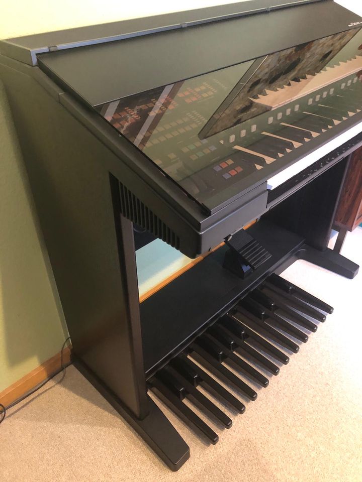 Orgel Yamaha HS-8 (Keyboard mit 2 Manualen und Pedal) in Brunsbuettel