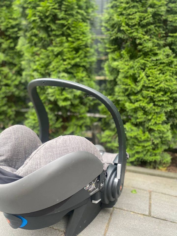 Stokke  besafe IZI GO Modular Autositz Babyschale Kindersitz in Bochum