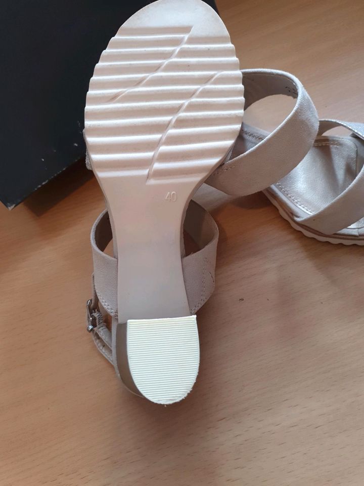 Sandalen Sommerschuhe Hochzeit Taufe 40 OVP wie Neu in Osburg