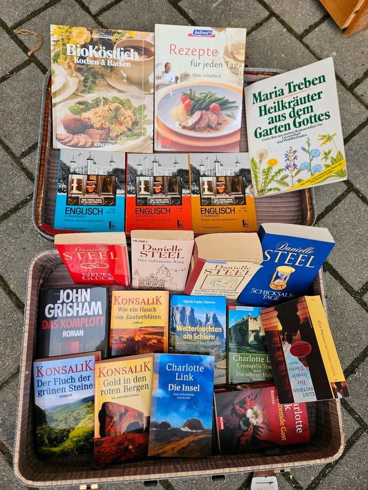 Verschiedene Bücher in Altfraunhofen
