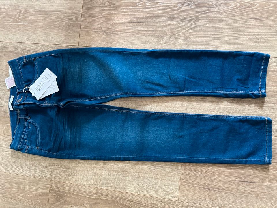 Neue Mädchen Jeans von name it Größe 146 in Groß Grönau