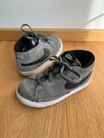 Nike Turnschuh Wildleder, Halbschuh, Sneaker high München - Moosach Vorschau