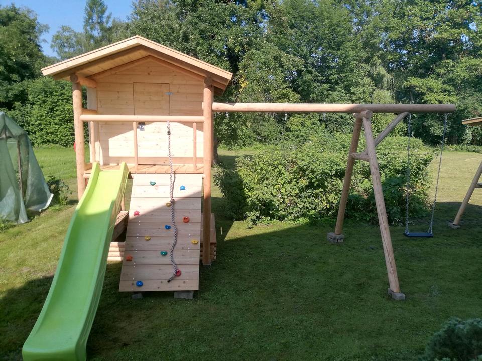 Kinderspielplatz, Rutsche, Kletterturm, Schaukel, Sandkasten in Falkenberg