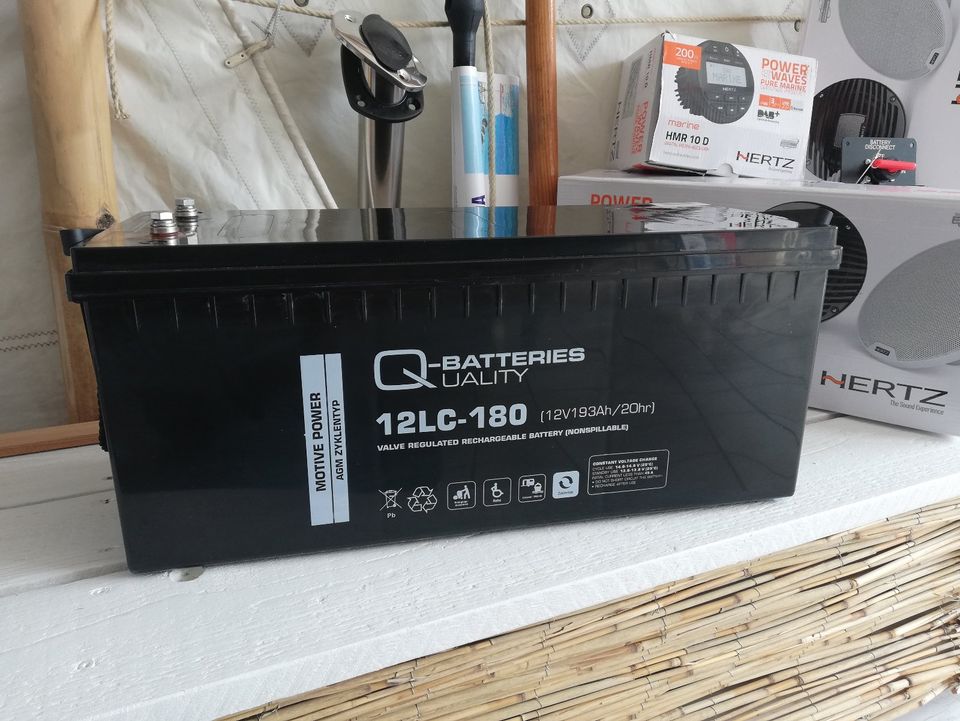 VICTRON IP 22  12 V / 15 A LADEGERÄT FÜR AGM BATTERIE LIFEPO4 in Waldeck