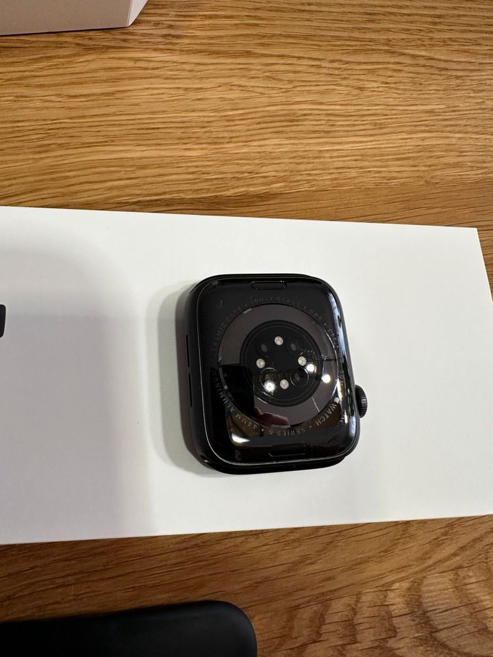 Apple Watch Series 6 LTE 44mm Space Gray in Trier