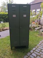 Spind aus Metall. 10 Juli/10 Juni Nordrhein-Westfalen - Solingen Vorschau
