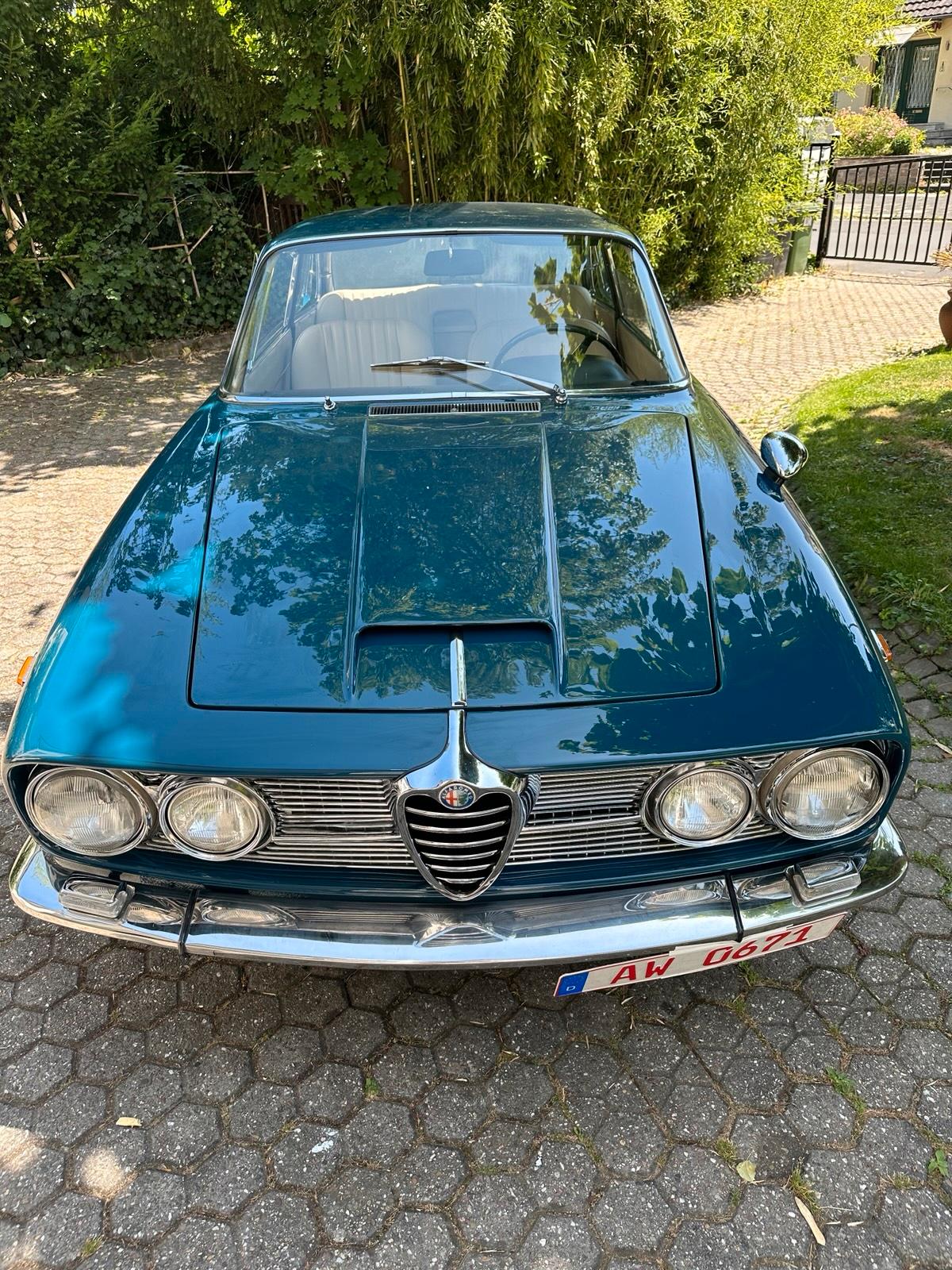 Abbildung des Autos Alfa Romeo Sprint 2600, …