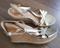Keilsandale UGG Gr. 40 metallic Sachsen - Heidenau Vorschau