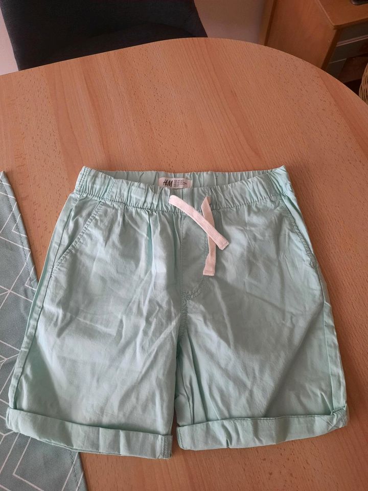 H & M Kurze Hose Chino Gr. 128 NEU in Wächtersbach