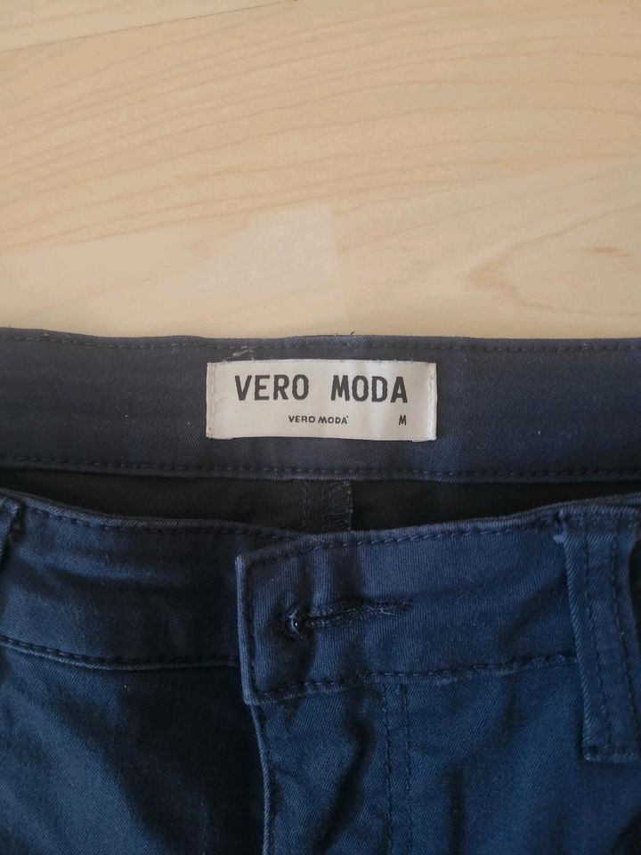 Blaue Hose von Vero Moda Grösse M in Baar-Ebenhausen