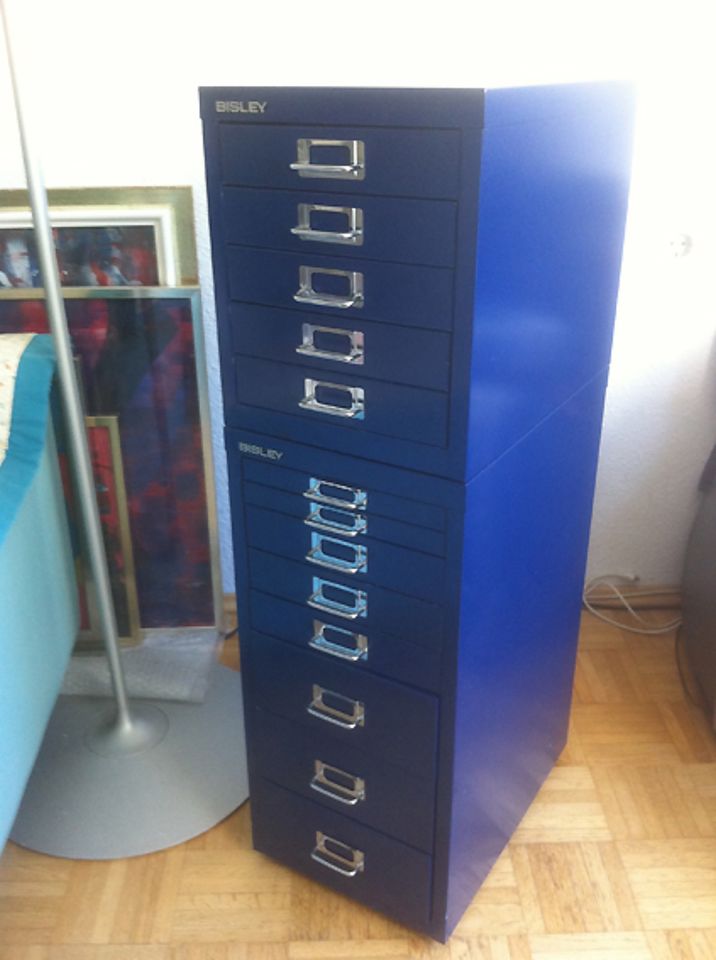 2 blaue Original Bisley Schubladenschränke im guten Zustand in München