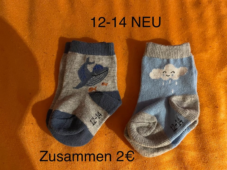 Kinderkleidung Jungs einzeln oder alles zusammen 44 Teile + Trage in Gräfenberg