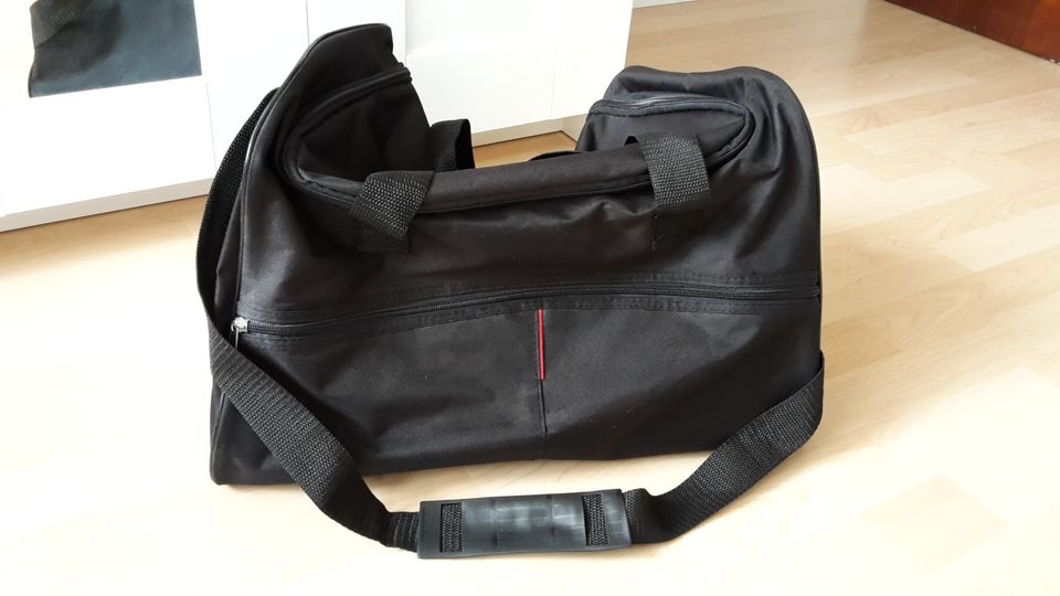 schwarze Sporttasche *** gut geeignet für Fitnesskurs-Utensilien in Berlin