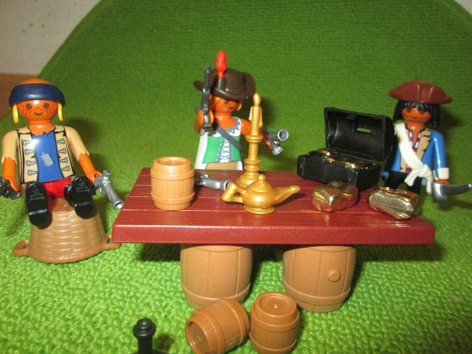 Playmobil 4292 Piratenbande mit Beuteschatz und Rumfässern in Diemelsee