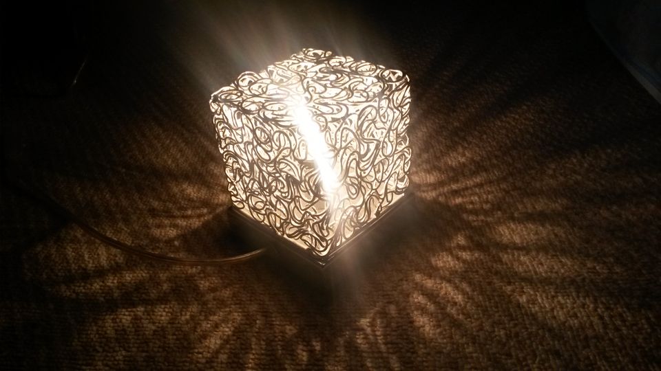 eine hochwertige Lampe gebogener Draht tween light bahag no 22442 in Oldenburg in Holstein