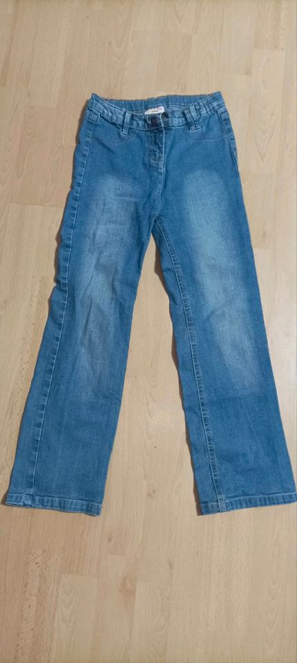 Mädchen Jeans, gr. 128 in Winsen (Luhe)