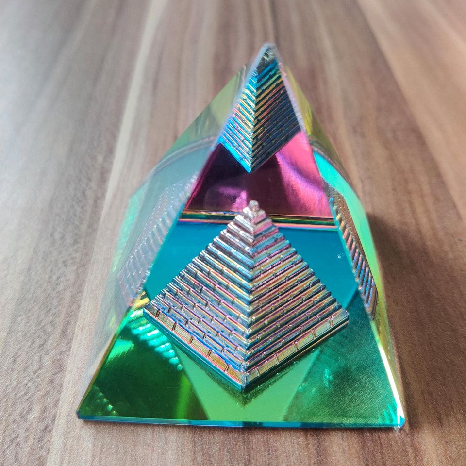 Kristall Pyramide Farbwechsel - Chakra in Garbsen