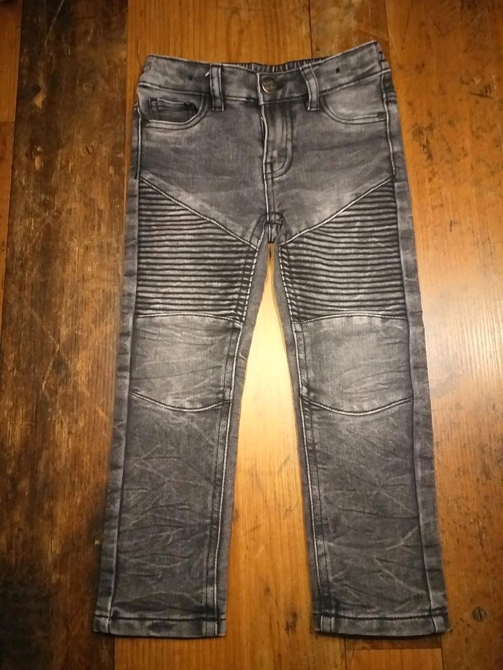 Jeans Gr.104 in Gera