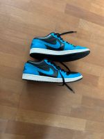 Jordan 1 low blau schwarz Größe 45 Orginal Schuhe Nordrhein-Westfalen - Wipperfürth Vorschau